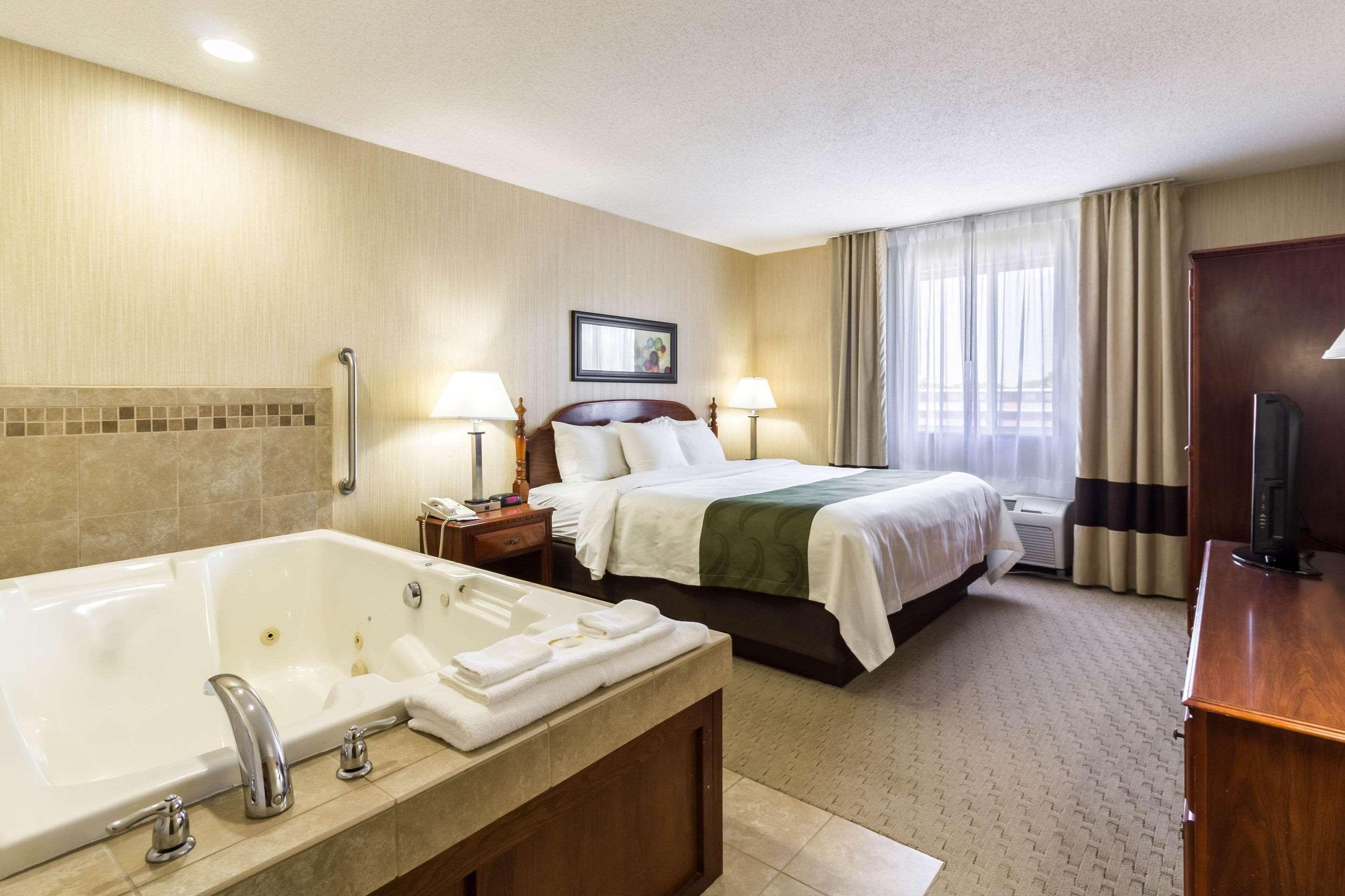 Quality Inn Marshall Mn Near University Экстерьер фото