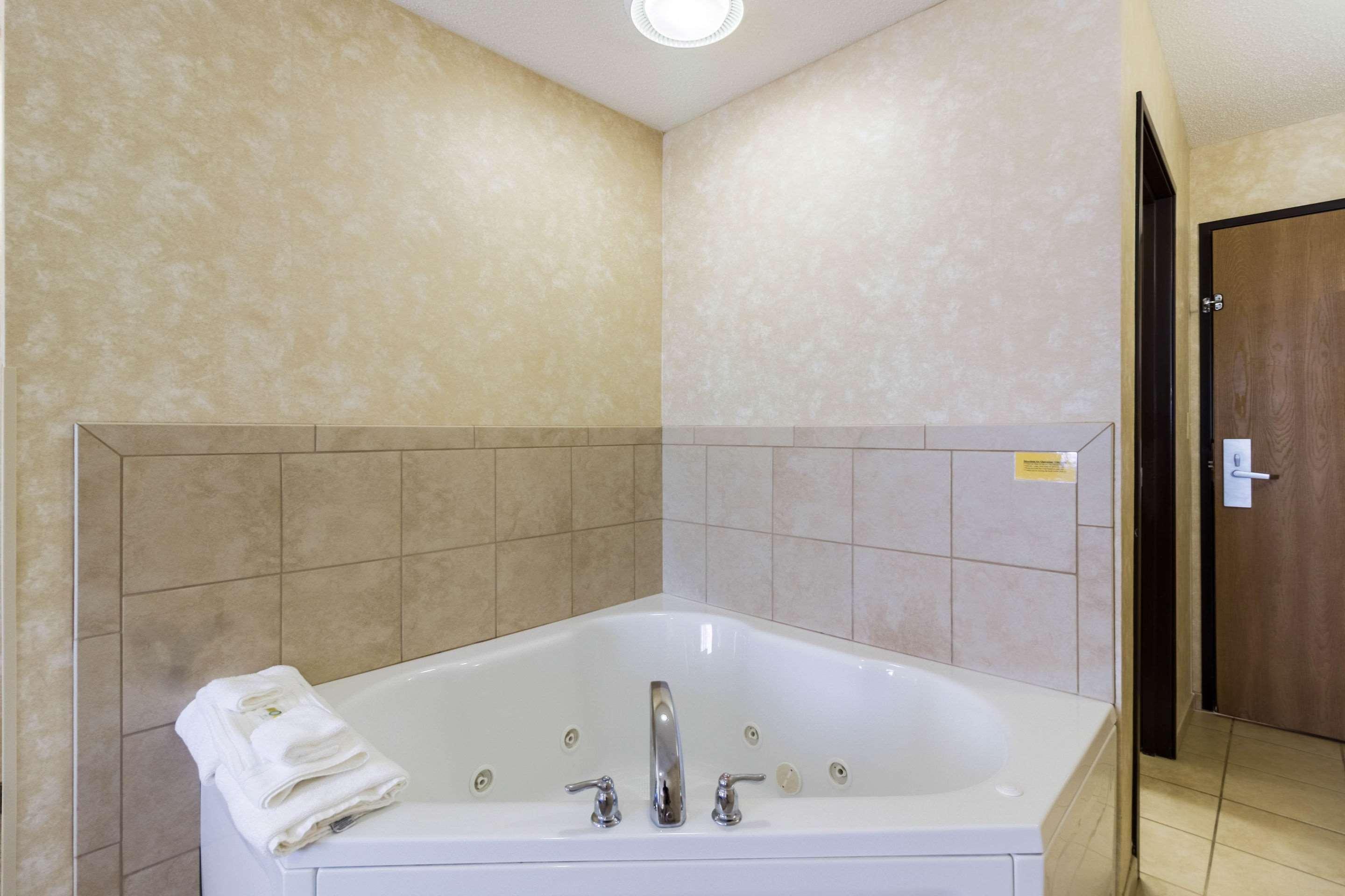 Quality Inn Marshall Mn Near University Экстерьер фото